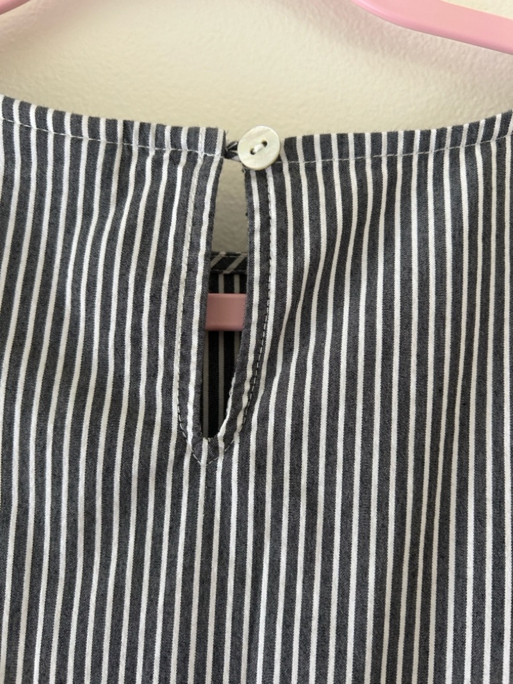 NWOT QStriped Tie-Hem 3/4 Sleeve Women's Top - Gray - Picture 7 of 10